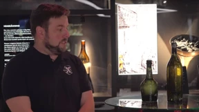 Unversehrte Schnapsflaschen aus Schiffswrack von 1917 geborgen