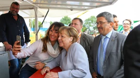 Blumen und Wurstkorb voran