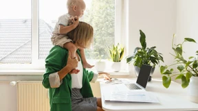 Der Gehaltsknick von Müttern ist noch viel größer