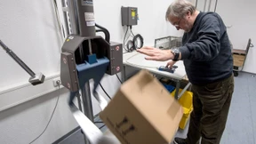 Zischen und Knallen als Härtetest für Pakete