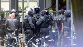 SEK durchsucht Kölner Gymnasium