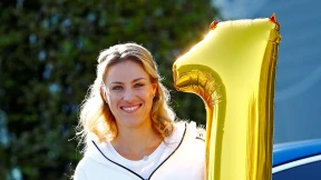 Tennisschläger in die Ecke