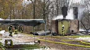 Etwa 20 Verletzte bei Brand in Flüchtlingsunterkunft