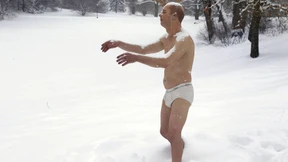 Wenn Männer im Schnee triggern