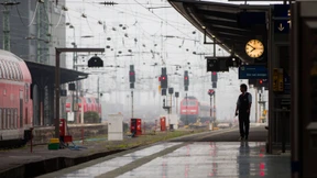Lokführer-Warnstreik legt Zugverkehr lahm