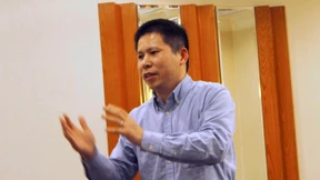 Hinter Gittern, weil er gegen Korruption kämpft