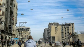 USA werfen Hilfsgüter über Gazastreifen ab