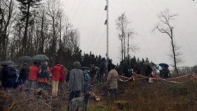 Kritische Fragen im peitschenden Regen