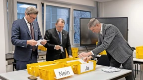 Lokführer stimmen für unbefristete Streiks