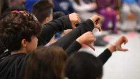 Eltern gegen Sparpläne für Schulen