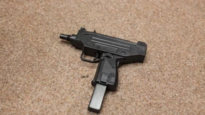 Jugendliche schießen mit Softair-Waffe auf Schüler