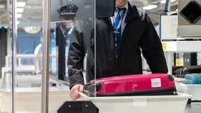 Kein Weiterflug nach Witzen über Bomben