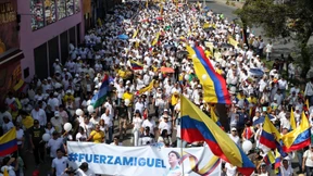 Zehntausende protestieren nach Attentat auf Senator Uribe