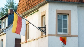 Burschen unter Beobachtung