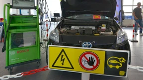 Mechaniker unter Strom