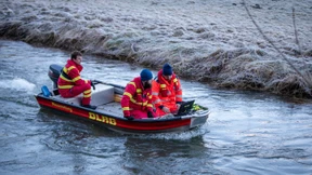 Wie kam die Zweijährige an den Fluss?