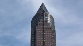 Der Sieger denkt beim Laufen an Katzen 