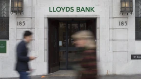 Lloyds streicht 9000 Stellen 