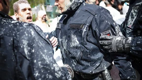 Wieder nachtblau statt weiß bekleckert