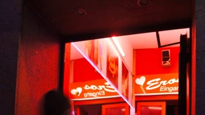 Betrunkenen im Wald ausgesetzt 