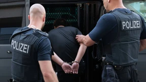 Razzia gegen mutmaßliche Menschenschleuser