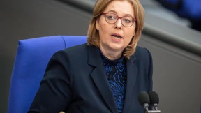 Ein auffallend kritischer Blick