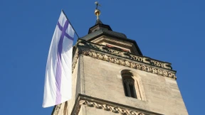 An evangelischen Kirchen dürfen nun auch andere Fahnen wehen