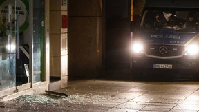 Polizisten bei Straßenschlachten attackiert