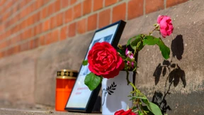 Seine DNA war an ihrer Schulter