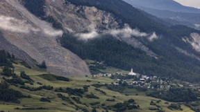 Felsmassen verfehlen nur knapp Schweizer Alpendorf