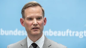 Streeck gegen Handyverbote in Schulen