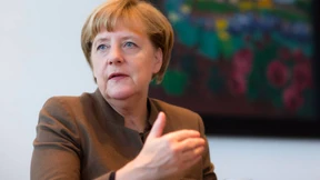 Kanzlerin dringt auf Transitzonen für Flüchtlinge