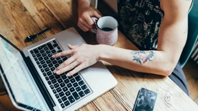 Keine Entgeltfortzahlung bei Krankheit nach Tätowierung