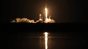 Vier Astronauten starten ins All