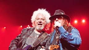 Blinkende Geweihe, Barbie und Tanzpaare im Dreivierteltakt