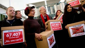 Grüne wollen Schriftsteller-Aufruf in den Bundestag bringen