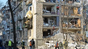 Baerbock verspricht mehr deutsches Engagement für Frieden