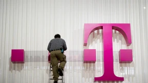 Staat soll Telekom- und Post-Anteile verkaufen