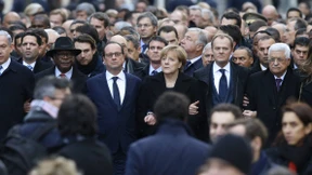 Mit hoch erhobenem Haupt