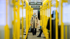 Bus und Bahn stecken in der Corona-Klemme