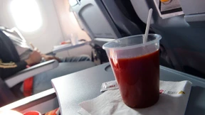 Warum schmeckt Tomatensaft im Flieger besser?