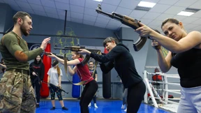 Frauen trainieren Verteidigung