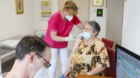 Können Geimpfte das Coronavirus trotzdem übertragen?