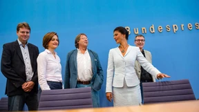 September: „Aufstehen“ nun offiziell unterwegs