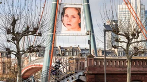 Die Stadt als Bühne für ein Gesicht