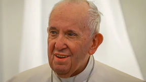 Papst Franziskus nach Darm-Operation wohlauf