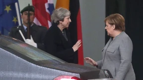 May trifft Merkel in Berlin