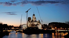 Notre-Dame ragt wieder in den Himmel