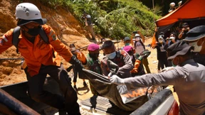 Helfer stellen Suche nach verschütteten Bergleuten ein