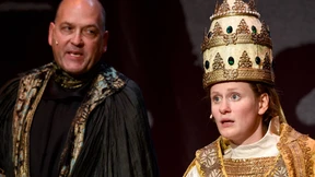 Allein in Männerkleidern